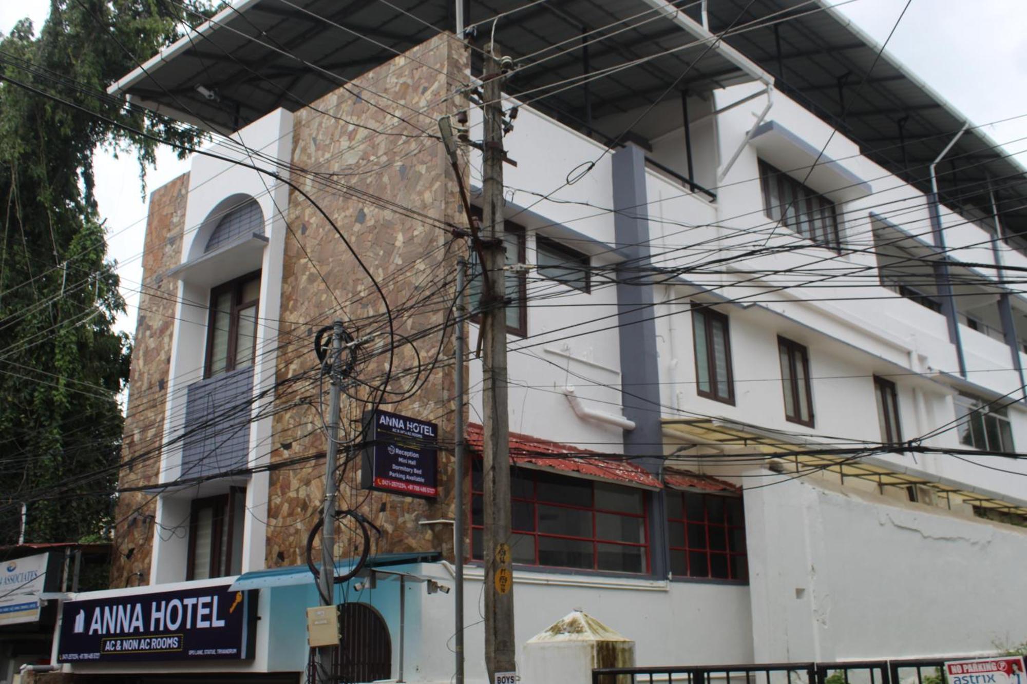 Anna Hotel Thiruvananthapuram Extérieur photo