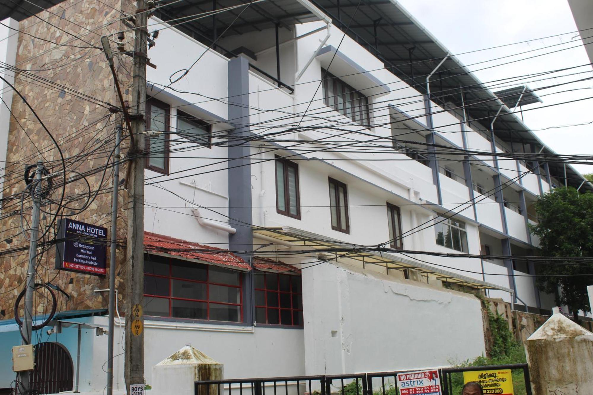 Anna Hotel Thiruvananthapuram Extérieur photo