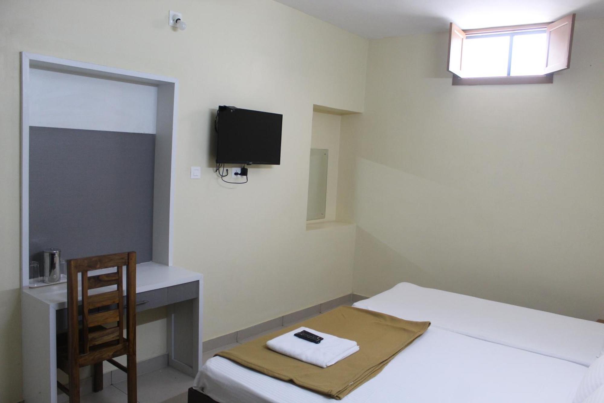 Anna Hotel Thiruvananthapuram Extérieur photo