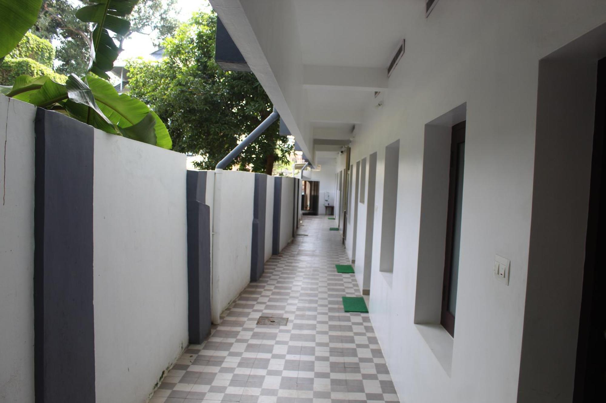 Anna Hotel Thiruvananthapuram Extérieur photo