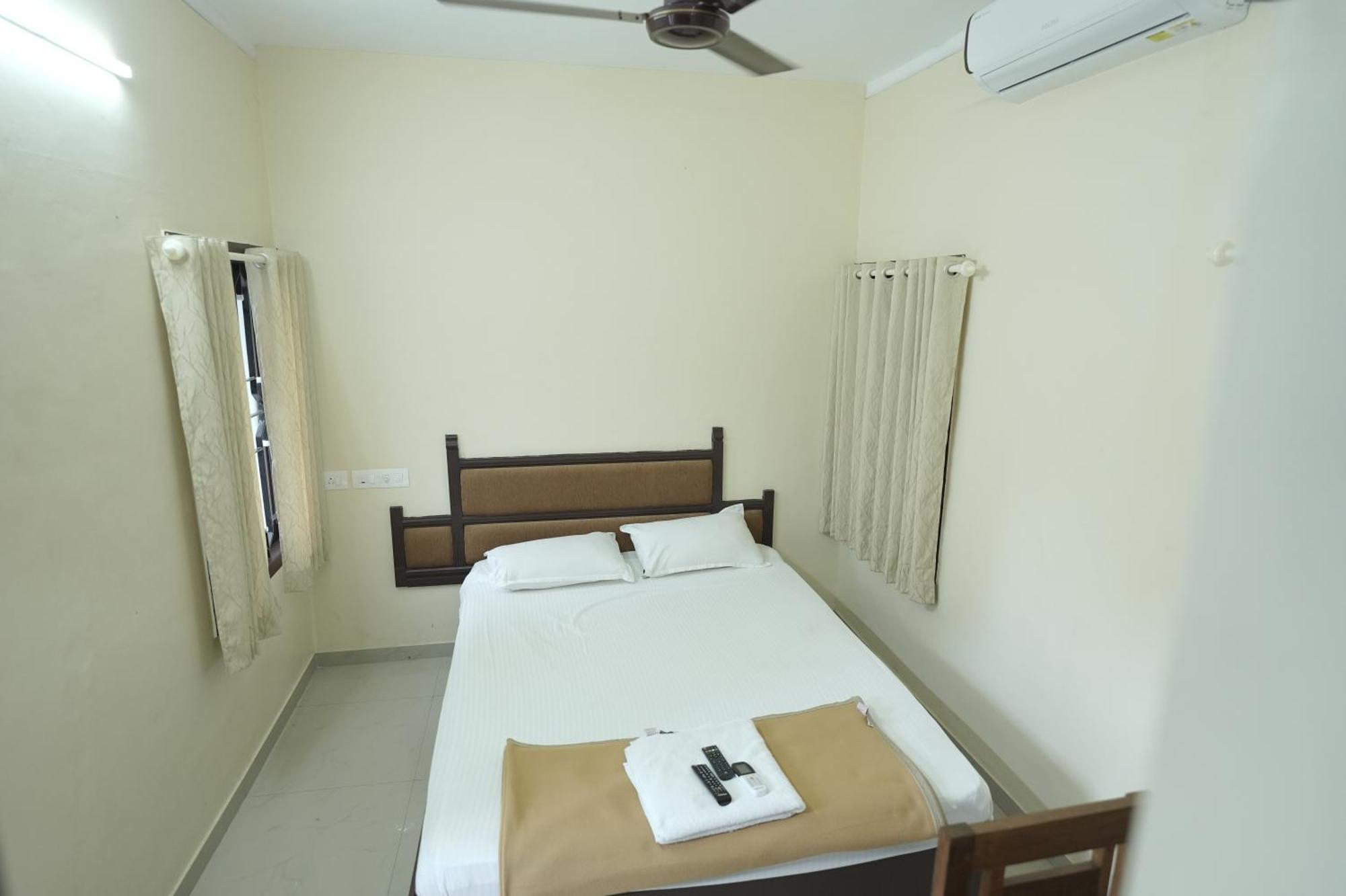 Anna Hotel Thiruvananthapuram Extérieur photo