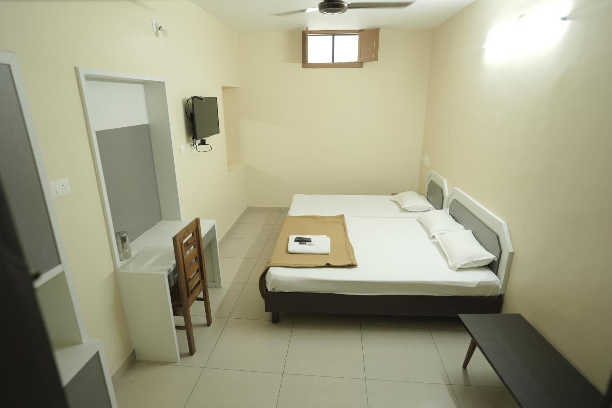 Anna Hotel Thiruvananthapuram Extérieur photo